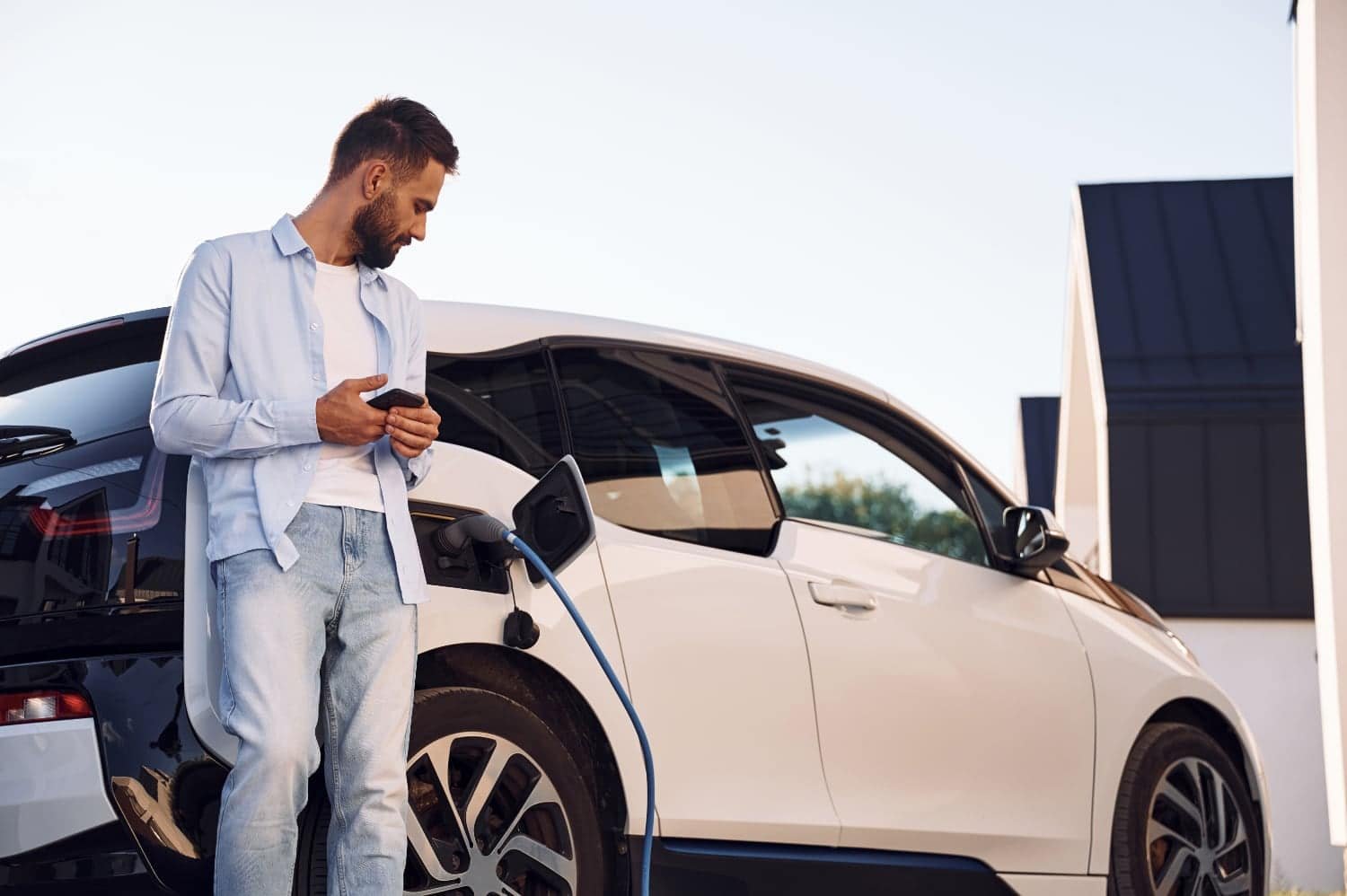 découvrez le coût des assurances auto pour véhicules électriques et comparez les offres pour bénéficier de la meilleure couverture au meilleur prix. informez-vous sur les spécificités des assurances pour véhicules écologiques.