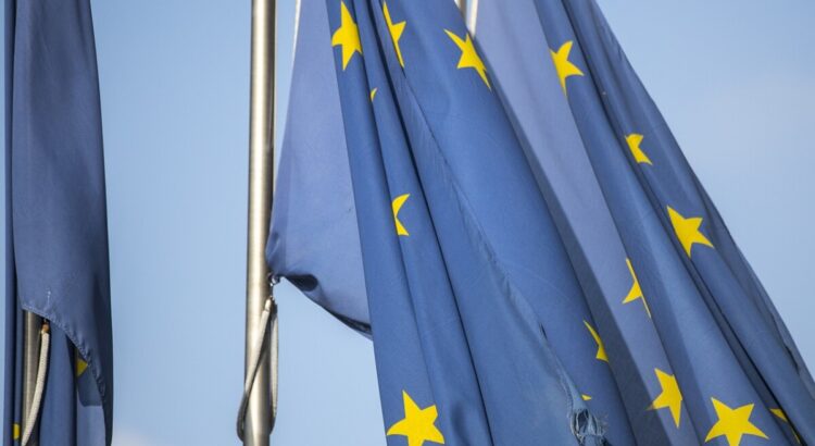 découvrez comment l'europe assouplit ses normes automobiles pour favoriser l'innovation et la durabilité dans le secteur automobile. cette évolution réglementaire vise à soutenir les avancées technologiques tout en respectant les enjeux environnementaux.