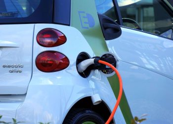 découvrez notre guide complet sur l'assurance voiture électrique : les meilleures options, conseils pour choisir votre contrat, et avantages spécifiques aux véhicules électriques.