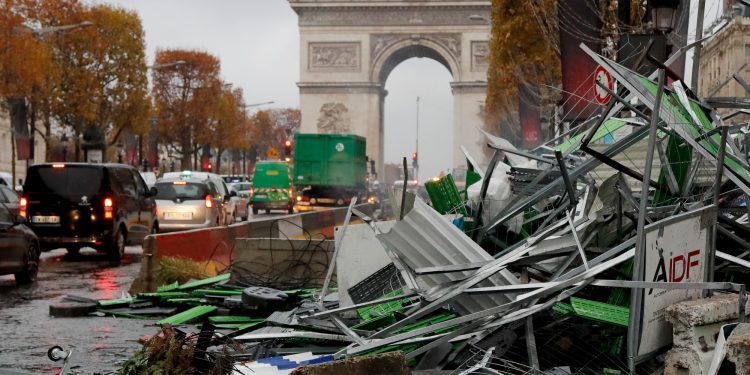 découvrez comment gérer les dégâts sur votre voiture sur les champs-élysées et les solutions d'assurance adaptées pour protéger votre véhicule. obtenez des conseils pratiques et des informations sur les démarches à suivre en cas d'accident.
