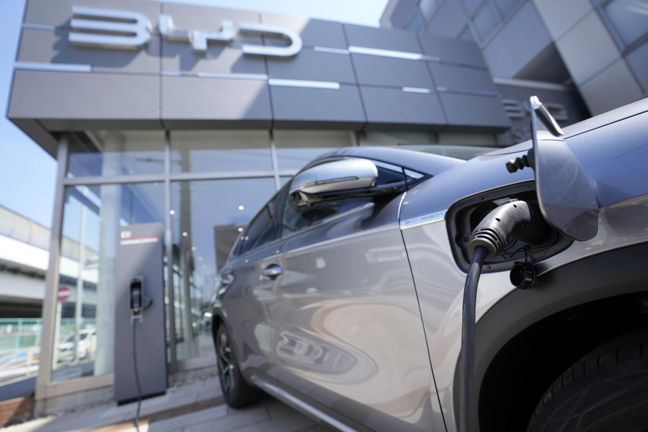 découvrez les nouvelles exonérations fiscales sur les assurances de véhicules électriques en 2024. informez-vous sur les avantages financiers offerts et comment en bénéficier pour réduire vos coûts d'assurance tout en roulant éco-responsable.