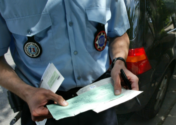 découvrez les risques et conséquences de la conduite sans assurance en france. informez-vous sur les sanctions potentielles et les solutions pour rouler en toute légalité et sécurité.