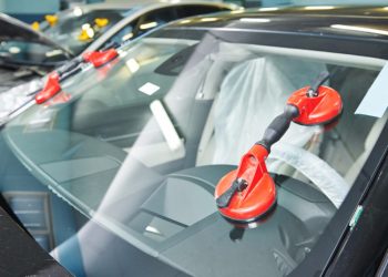 découvrez comment réparer votre pare-brise sans arnaques ! obtenez des conseils pratiques et des astuces pour choisir le bon service tout en évitant les pièges courants. protégez votre budget et roulez en toute sécurité.