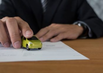 découvrez comment alléger le coût de votre assurance auto grâce à nos conseils pratiques et astuces pour économiser tout en étant bien assuré.