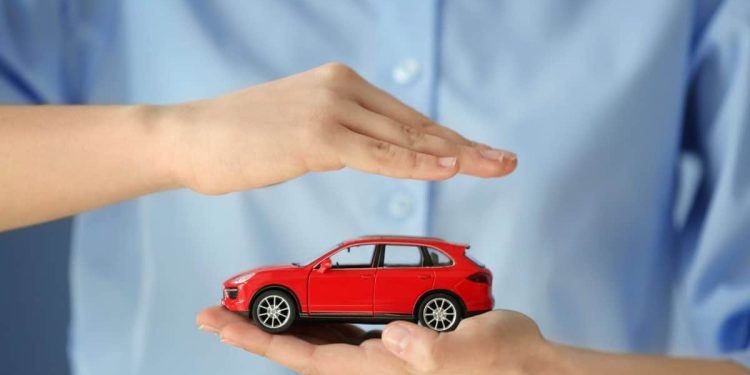 découvrez comment choisir une assurance auto adaptée pour éviter de surpayer et économiser sur vos frais tout en bénéficiant d'une couverture optimale.