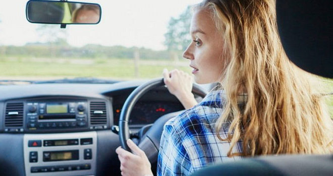 découvrez les meilleurs tarifs d'assurance auto pour jeunes conducteurs et nos astuces pour réduire vos coûts tout en étant bien couvert.