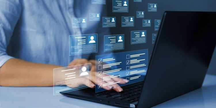 découvrez comment utiliser les comparateurs et courtiers pour trouver la meilleure assurance auto adaptée à vos besoins et à votre budget.