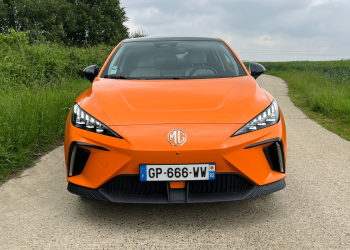 découvrez comment l'assurance pour les voitures électriques contribue à freiner la hausse des prix, tout en offrant une protection adaptée et des avantages économiques.