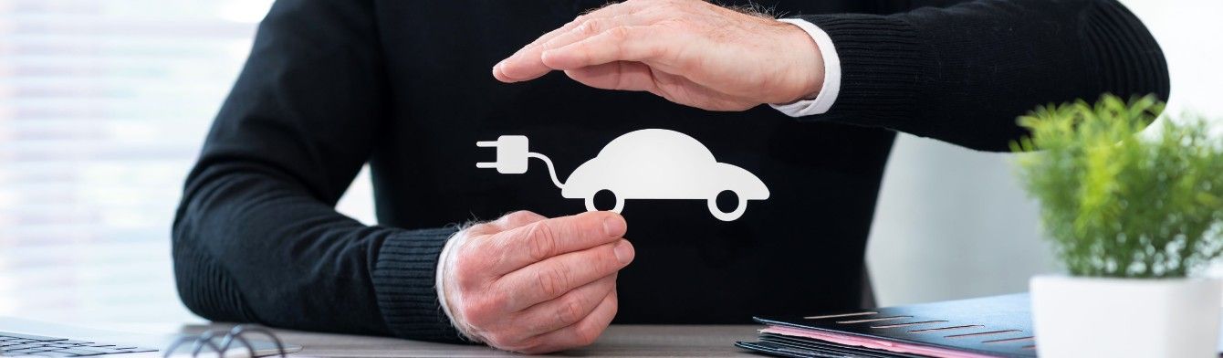 découvrez pourquoi l'assurance des voitures électriques est souvent plus chère et comment trouver des options adaptées à votre budget.