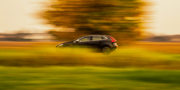 découvrez nos conseils pratiques pour réaliser des économies sur votre budget auto, que ce soit lors de l'achat, pour l'assurance ou en réduisant vos dépenses en carburant.