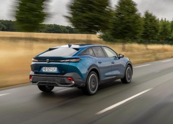 hannover re relance son assurance auto pour 2025 grâce à des ajustements tarifaires et une faible sinistralité liée aux catastrophes, offrant des solutions attractives et sécurisées.