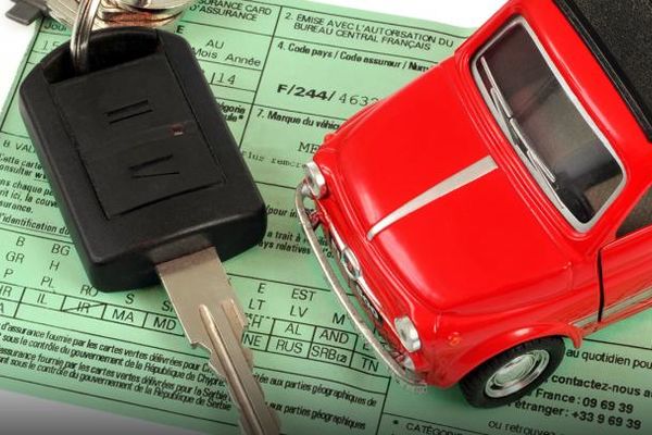 découvrez les raisons de la hausse des tarifs d'assurance auto et comment protéger votre budget face à ces augmentations.