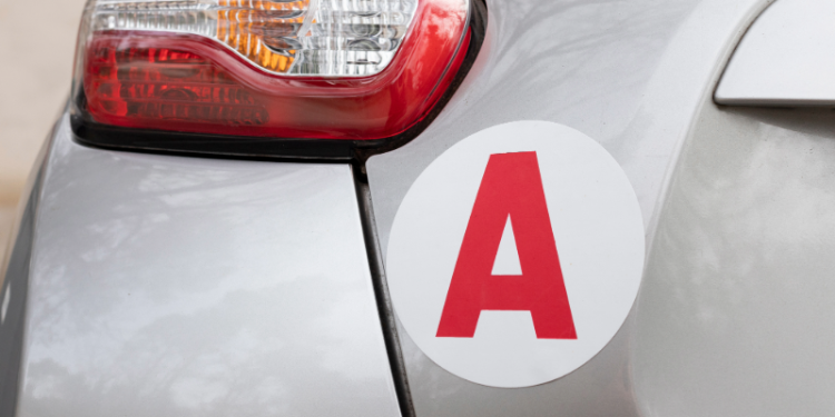 découvrez les prévisions de hausse des tarifs pour les assurances auto et habitation en 2026 et comment mieux protéger votre budget.