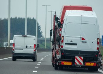découvrez comment le protoxyde d'azote influence les assurances auto, les risques associés et les conséquences pour les conducteurs et assureurs.
