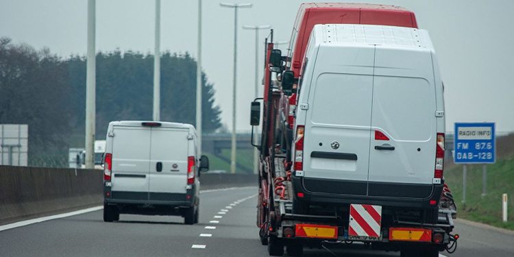 découvrez comment le protoxyde d'azote influence les assurances auto, les risques associés et les conséquences pour les conducteurs et assureurs.