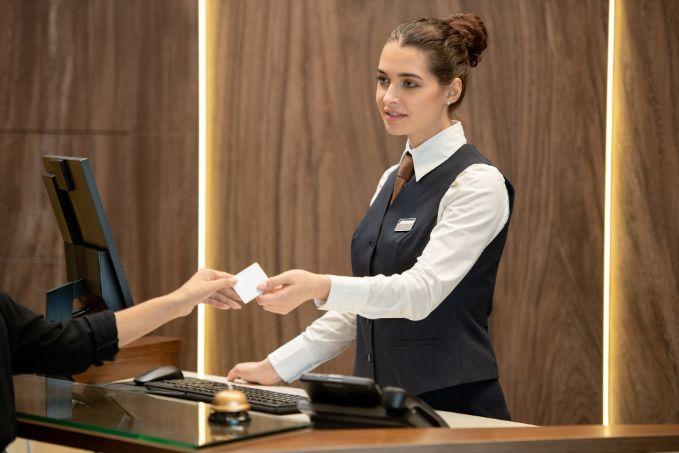 découvrez jean-charles casta, un agent d'assurance innovant, à travers un portrait captivant mettant en lumière son expertise et ses solutions avant-gardistes.