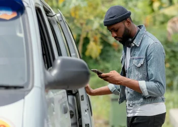 leocare et cmam s'associent pour lancer une nouvelle assurance auto innovante, offrant des garanties adaptées et une expérience client simplifiée.