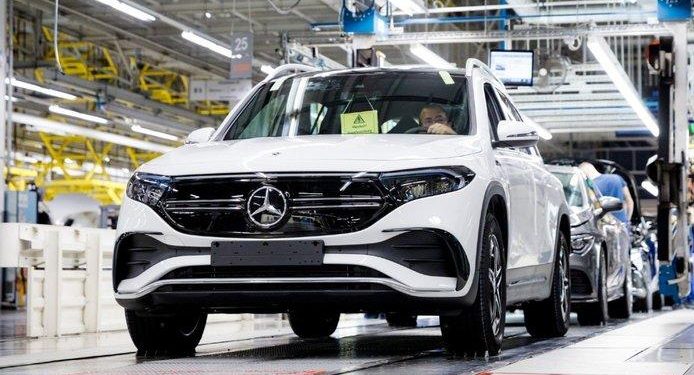 analyse du marché automobile en recul : tendances, causes et perspectives pour l'industrie.