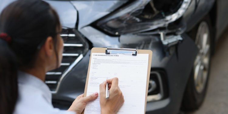 middle east insurance cesse d'offrir des contrats d'assurance auto, découvrez les alternatives et les impacts pour les assurés.