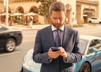 découvrez comment contester efficacement une hausse de votre assurance auto et les démarches à suivre pour faire valoir vos droits.