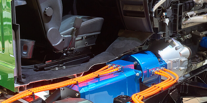 découvrez les enjeux et solutions liés à la réparabilité des véhicules électriques et hybrides pour un entretien facile et durable.