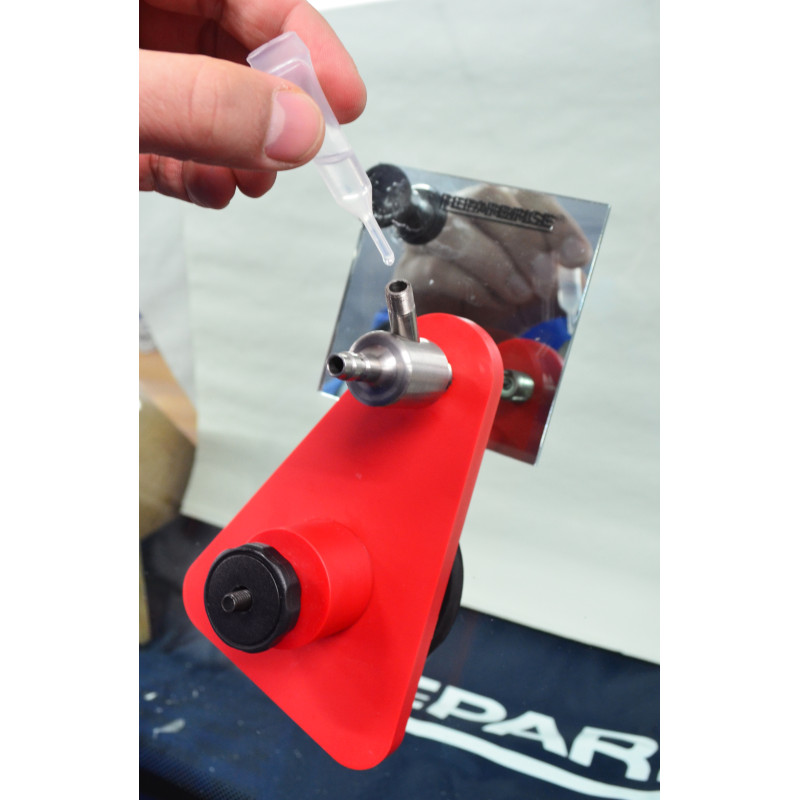 découvrez l'importance de l'injection de résine dans les réparations de pare-brise et les risques liés à une négligence de cette étape cruciale.