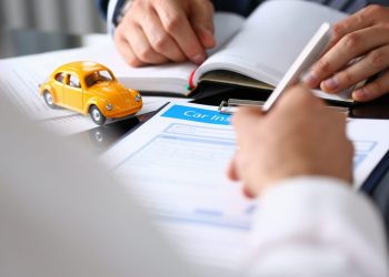 découvrez le top 5 des assurances auto en 2024 pour choisir la meilleure couverture adaptée à vos besoins et profiter d'offres avantageuses.