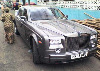 découvrez si posséder une voiture est réellement un signe de richesse et ce que cela révèle sur le statut social.