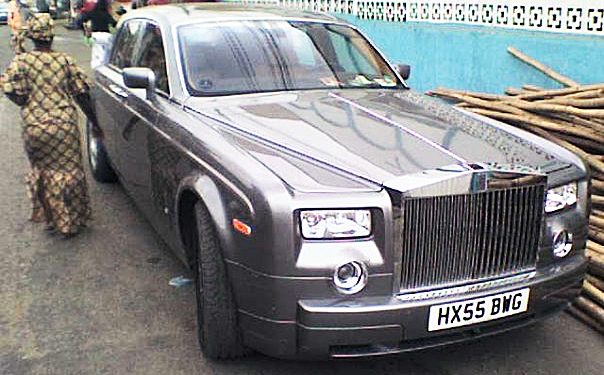 découvrez si posséder une voiture est réellement un signe de richesse et ce que cela révèle sur le statut social.