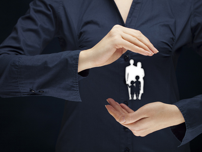 découvrez les assurances indispensables pour protéger les femmes seules et cheffes de famille, garantissant sécurité financière et tranquillité au quotidien.