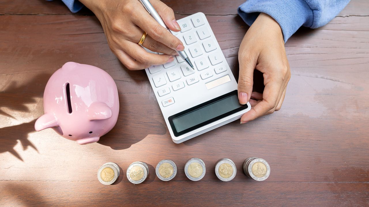 découvrez les principales raisons de la hausse des dépenses contraintes dans le budget 2026 et son impact sur les finances publiques.