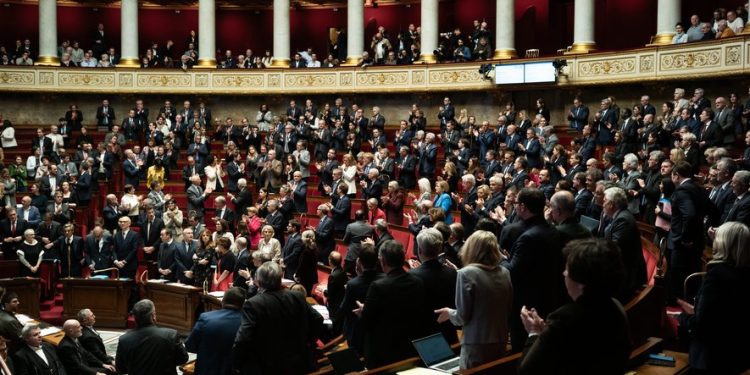 découvrez les implications du budget 2026 avec une hausse des dépenses contraintes, analyse des impacts économiques et solutions proposées.