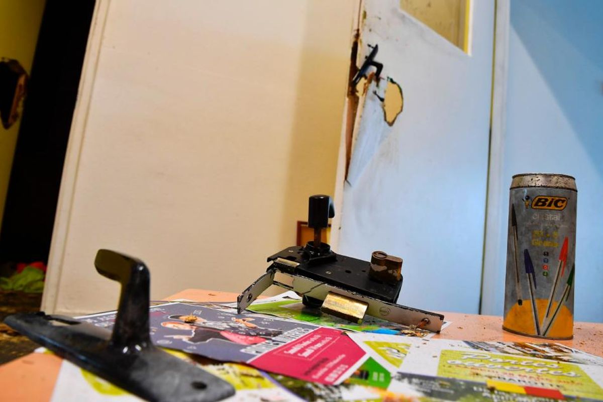 découvrez les incidents récents à fresnes avec des actes de vandalisme et des saccages à la mairie, plongeant la ville dans le chaos.