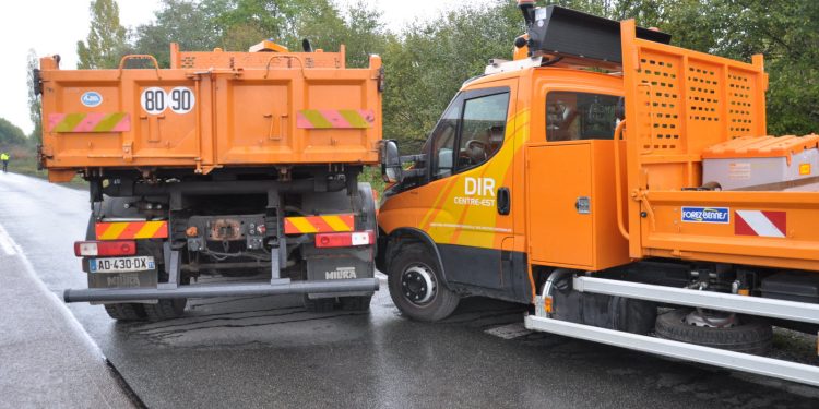 découvrez pourquoi un faux accident en voiture ne donne droit à aucune indemnité et comment éviter les fraudes dans les déclarations d'assurance.