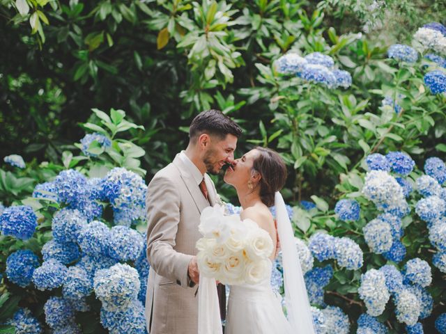 découvrez le magnifique mariage de marie et adrien à barrau, une célébration pleine d'amour, de joie et de moments inoubliables.