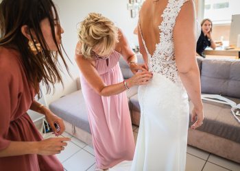 découvrez le magnifique mariage de marie et adrien à barroux, une célébration pleine d'amour, d'émotions et de moments inoubliables.