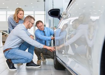 découvrez pourquoi certaines périodes sont à éviter pour changer de voiture et comment choisir le meilleur moment pour votre achat automobile.