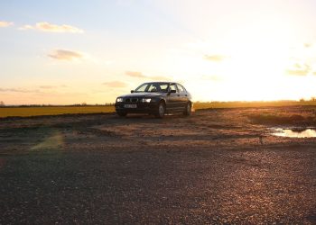 découvrez comment la méfiance influence la hausse des primes d'assurance auto et ce que cela signifie pour les assurés.