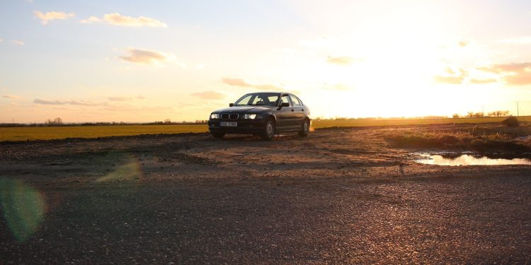découvrez comment la méfiance influence la hausse des primes d'assurance auto et ce que cela signifie pour les assurés.