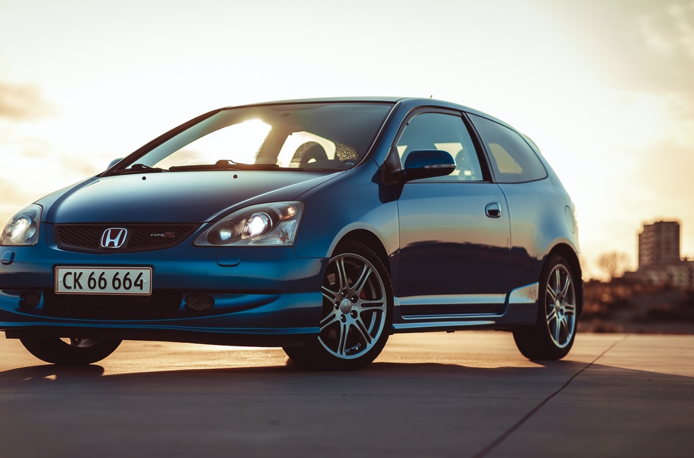 découvrez pourquoi votre assurance peut refuser l'indemnisation en cas de perte de voiture due à une inondation et quelles démarches entreprendre.