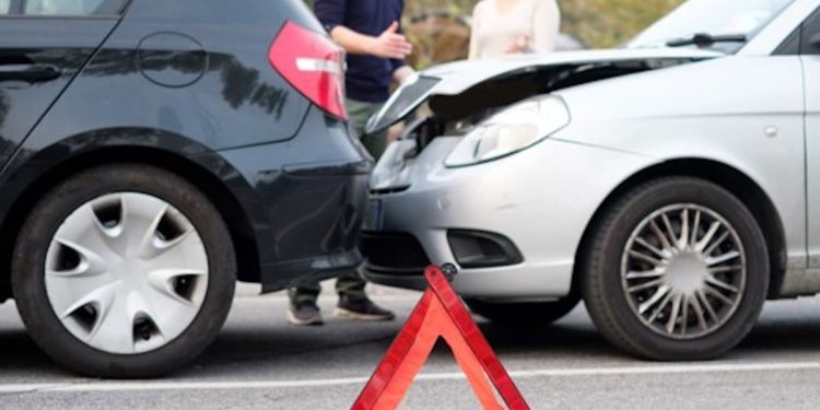 l'arnaque 'crash for cash' connaît une hausse inquiétante après des accidents, mettant en danger la sécurité et la confiance des victimes.