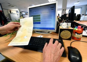 découvrez comment détecter et éviter la fraude liée à la carte grise. conseils pratiques pour sécuriser vos démarches administratives et protéger vos documents.