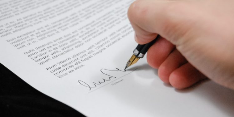 découvrez si un contrat d'assurance est valable sans signature et les conditions légales pour garantir sa validité. informez-vous avant de valider votre contrat.